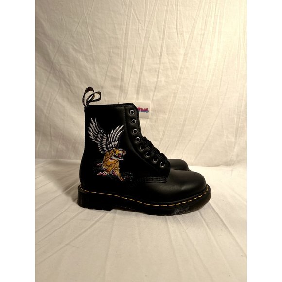 Dr Marten Shoes - Dr Marten 1460 Souvenir Boots Womens sz 6 Black